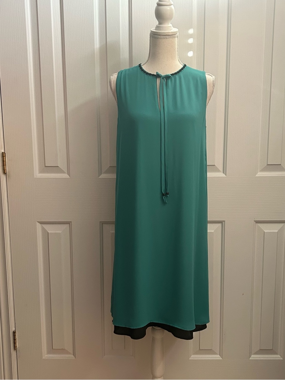NWOT TRISTAN Sleeveless Lined Midi Dress, Green, Size Medium.